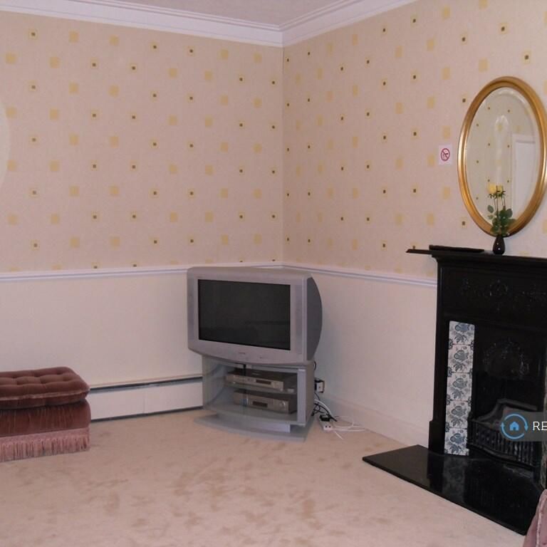 6 bedroom detached house to rent - Photo 1