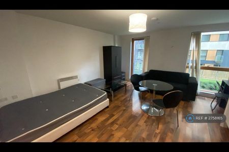 Studio to rent - Photo 2