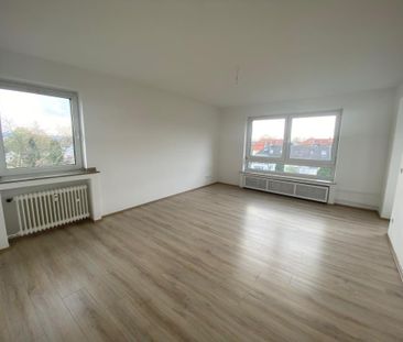 Mit Balkon und modernem Badezimmer inkl. Wanne - Foto 1