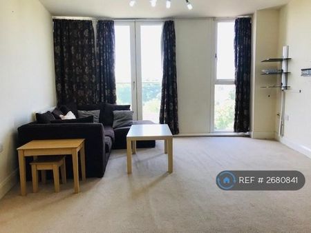 2 bedroom flat to rent - Photo 4