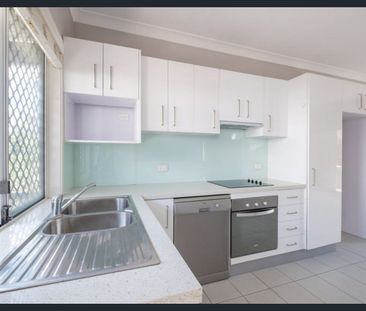 Private & Quiet, cottage located at back of block - Photo 3