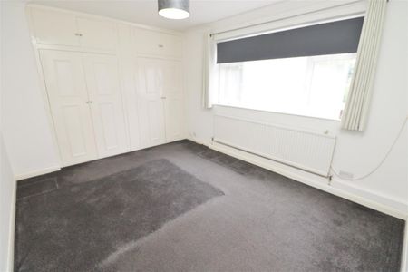 Red Road, Borehamwood - Photo 4