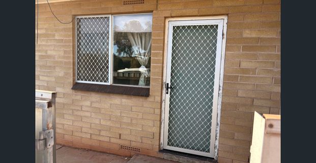 Secure unit in good location! - Photo 1