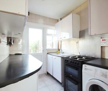 3 bed semi-detached house to rent in Selan Gardens, Hayes, UB4 - Photo 1