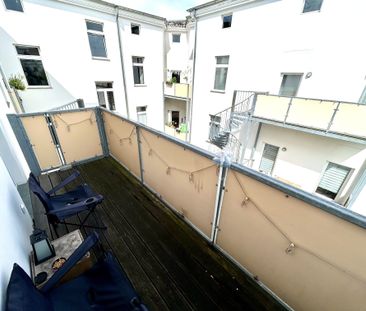 Sonnenverwöhnte 2-Zimmerwohnung inkl. Einbauküche in Stadtfeld Ost - Photo 1