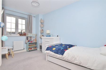 5 Gloucester Close, Woking - 4 bedrooms Property for lettings - Seymours - Photo 3