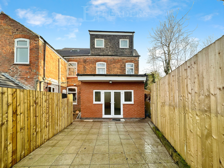 1 bedroom in a house share to rent - Photo 2