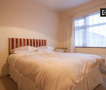Room for rent in 5-bedroom house in Donaghmede, Dublin - Photo 4