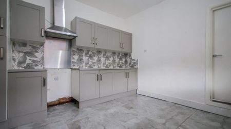 3 bedroom end of terrace house to rent - Photo 3