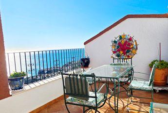 APARTMENT FOR RENT with 2 bedrooms and panoramic sea views