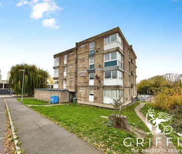 Danacre, Laindon, Basildon, SS15 - Photo 1