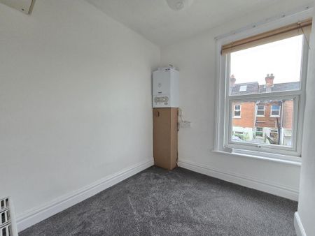 3 bedroom semi-detached house to rent - Photo 5