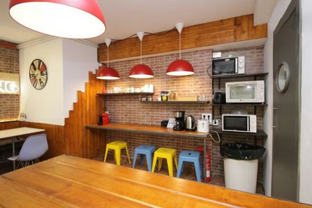 Carrer de Roger de Llúria, Barcelona, Catalonia 08037 - Photo 5