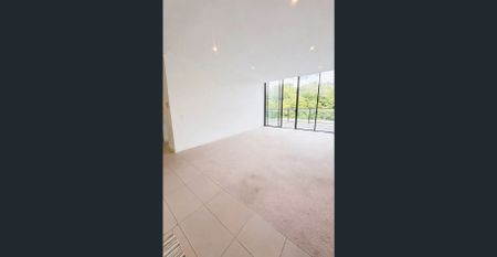 Modern 2-Bedroom Apartment with Parking in Forest Lodge - Photo 5