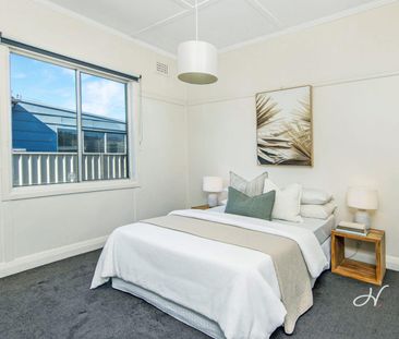 CHARMING CHARACTER COTTAGE IN SOUGHT-AFTER GEORGETOWN - Photo 2