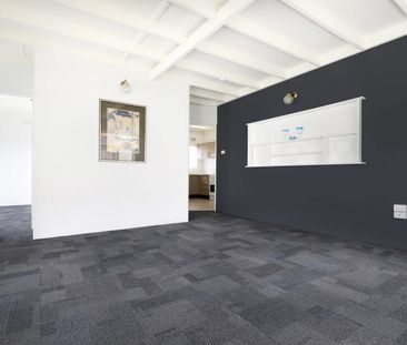 CENTRAL LOCATION! - Photo 4