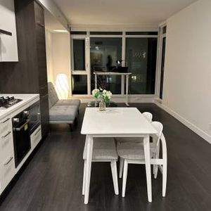 Furnished 1-Bedroom Metrotown Apartment - Photo 2