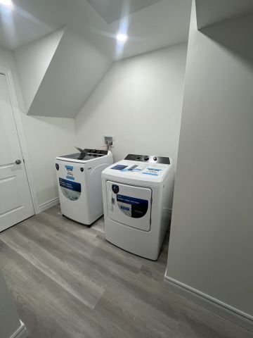 For Lease - 387 Tennant Circle, Vaughan, Ontario - Photo 4