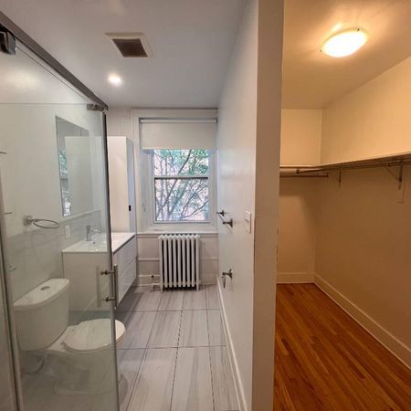 Recently Renovated 5½ Apartment Available - A louer • For Rent - Photo 4