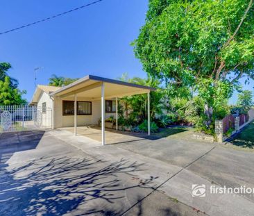 IMMACULATE BRICK HOME WITH SOLAR IN AVENELL HEIGHTS - Photo 5