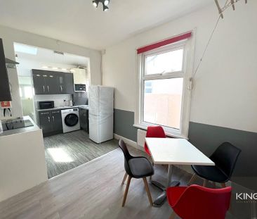 4 bedroom terraced house to rent - Photo 3