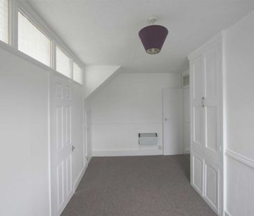 Southview Drive, Westcliff On Sea - Photo 1