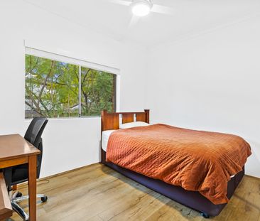 Comfortable spacious top floor apartment - Photo 6