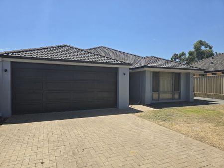 Spacious 4x2 Home with Double Garage - Photo 2