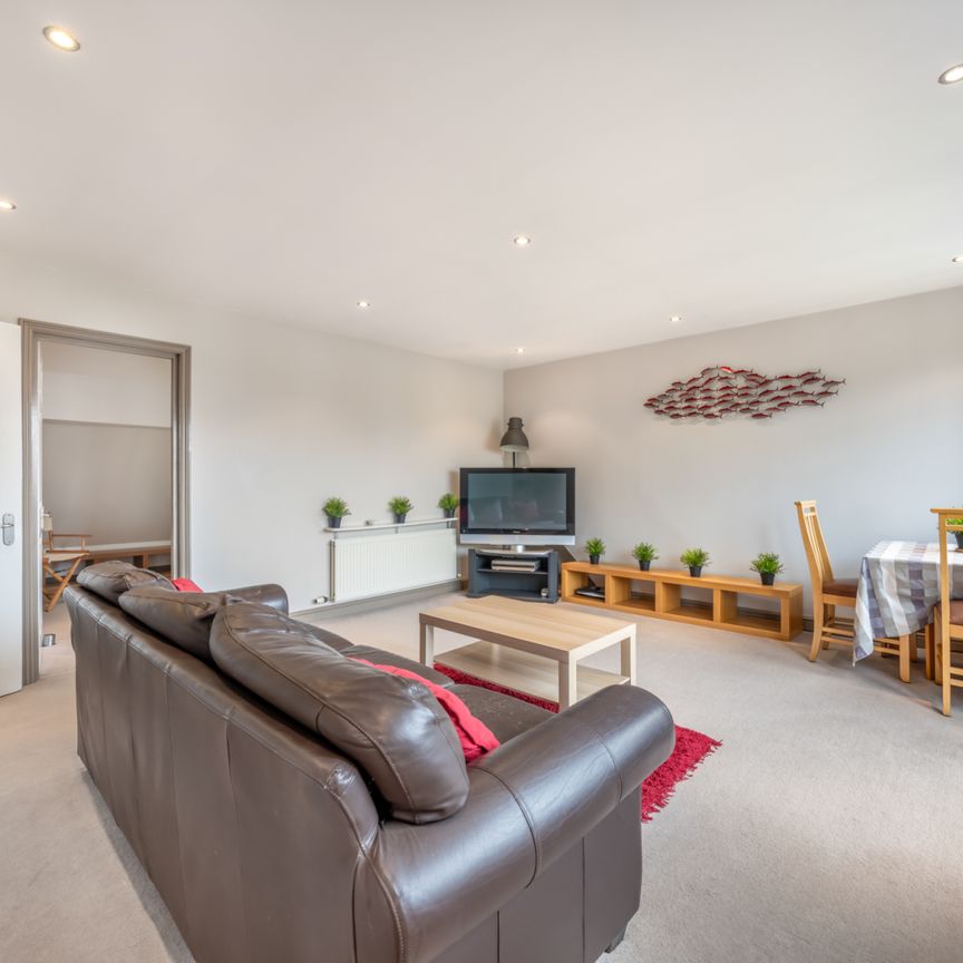 Finchley Road, Barnet, NW11 - Photo 1