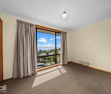 Flexible Living with View of Kingston Beach - Photo 2