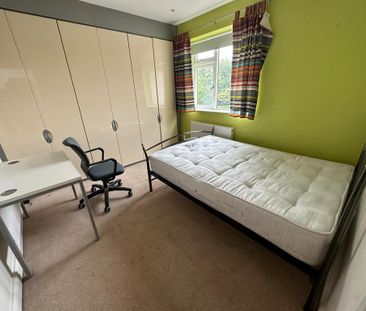 1 bedroom in a house share to rent - Photo 2