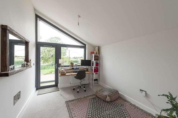 Wilstone Wharf, Wilstone, HP23 - Photo 1