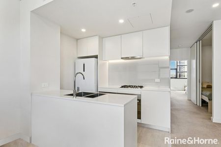 North facing two bedroom apartment with study - Photo 4