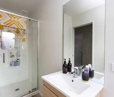 Partly furnished 2-bedroom home! - Photo 3