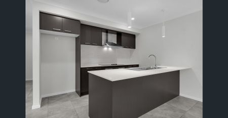 Brand New Spacious Family Home - Photo 4