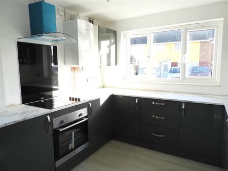 3 bedroom semi-detached house to rent - Photo 3