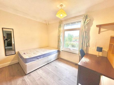 5 bedroom semi-detached house to rent - Photo 5