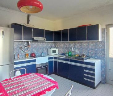 Room in a shared 4-bedroom apartment for rent in Almada, all bills included - Photo 4