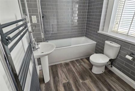 2 bedroom semi-detached house to rent - Photo 5
