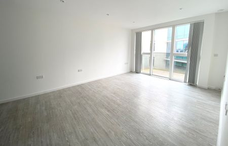 Embankment House - Photo 2