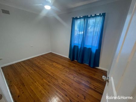 Three Bedroom Family Home - Photo 2