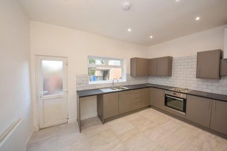 3 bedroom end of terrace house to rent - Photo 5