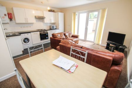 Richards Close, Bournemouth, BH10 - Photo 2