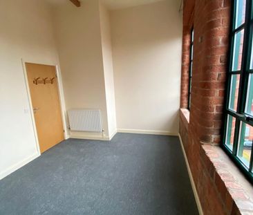 2 Bed Flat, Raleigh Square, NG7 - Photo 3