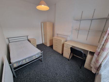 4 Bed Student Accommodation - Photo 5