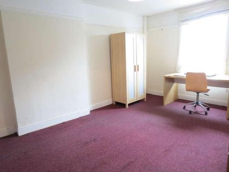 Bedroom Detached House In Charminster, BH8 - Photo 5