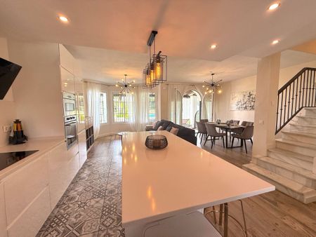 House – Townhouse in Nueva Andalucía - Photo 4