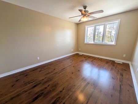 22 Carleton St N, Thorold - All Inclusive 3 Bedroom Main Unit - Photo 2