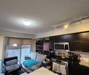 ENTERTAINMENT DISTRICT SPACIOUS 1 BED CONDO - Photo 4