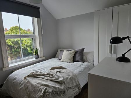 4 bedroom semi-detached house to rent - Photo 5